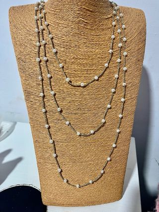 Collar de nolitas blancas y cadena dorada