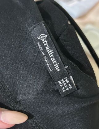 Vestido negro Stradivarius