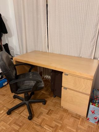 Escritorio grande de oficina con cajonera