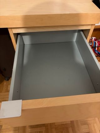 Escritorio grande de oficina con cajonera