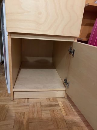 Escritorio grande de oficina con cajonera