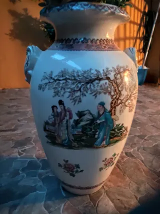 Jarrón antiguo decorado