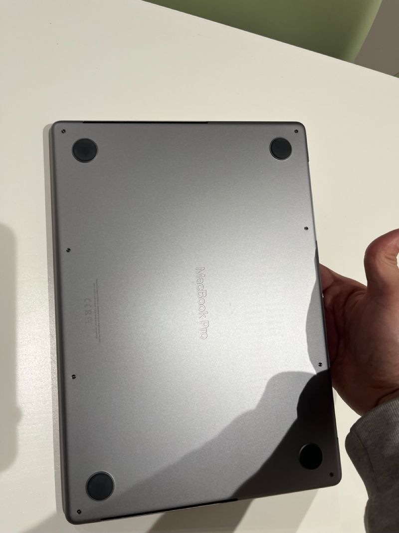 MacBook Pro M1 Pro - 16GB RAM + 512GB afbeelding 2