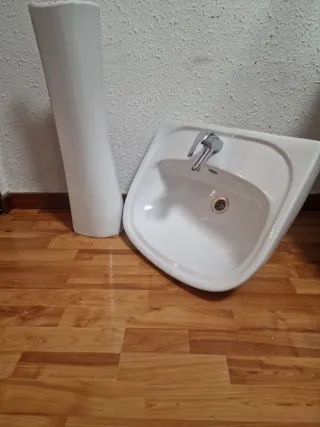Pedestal y lavabo de porcelana blanco