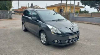 Peugeot 5008 2013