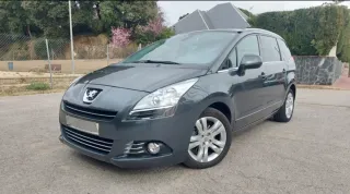 Peugeot 5008 2013