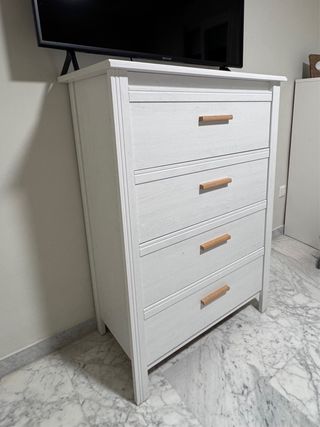 Cómoda de madera Ikea