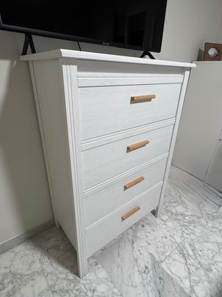 Cómoda de madera Ikea