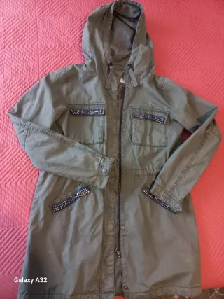 Parka de algodón ONLY. Verde militar. Talla M.