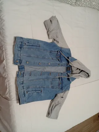 Chaqueta vaquera Primark con capucha