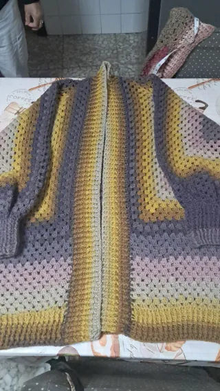 Chaqueta de lana tejida a mano