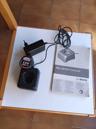 CARGADOR BOSCH Y BATERÍA BOSCH 12V 2,0 AH