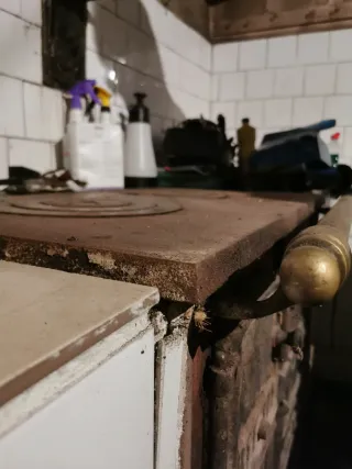 Cocina de leña antigua de hierro