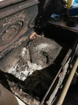 Cocina de leña antigua de hierro