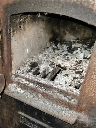 Cocina de leña antigua de hierro