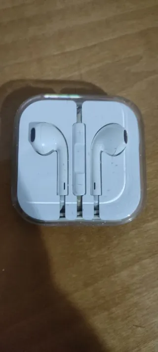 iPhone 5s Bianco/Oro con doppie cuffie