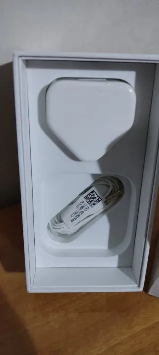 iPhone 5s Bianco/Oro con doppie cuffie