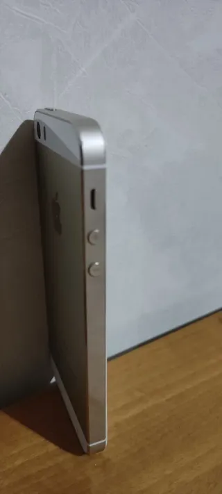 iPhone 5s Bianco/Oro con doppie cuffie