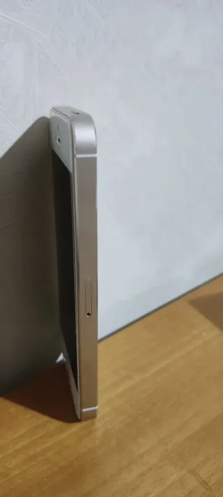 iPhone 5s Bianco/Oro con doppie cuffie