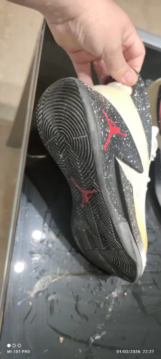 Zapatillas Jordan Rojas y Blancas