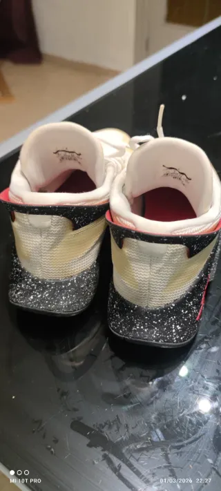 Zapatillas Jordan Rojas y Blancas