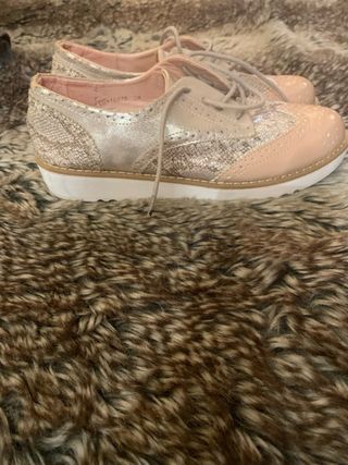 Zapatos Buenarotti Talla 38 Beige y Dorado