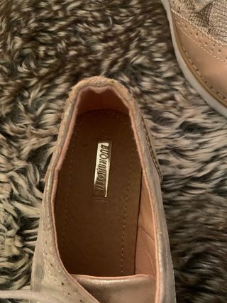 Zapatos Buenarotti Talla 38 Beige y Dorado