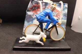Figura Tintin y Milú en bici resina ABS