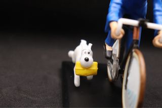 Figura Tintin y Milú en bici resina ABS