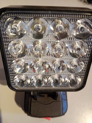 Foco LED 2 USB Interruptor Batería Maki