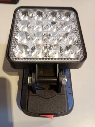 Foco LED 2 USB Interruptor Batería Maki