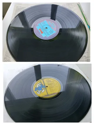 Dos vinilos de los pitufos