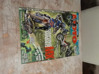 Revista de motos moto verde