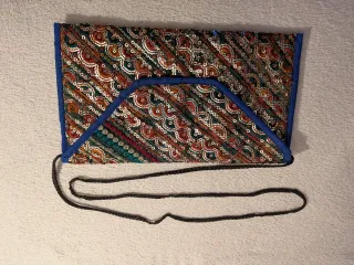 Bolso de mano con lentejuelas