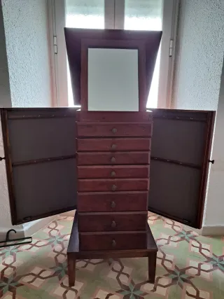 Joyero de madera con cajones,espejo y puertas