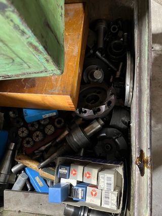 Fresadora con accesorios marca Deckel visu Fagor