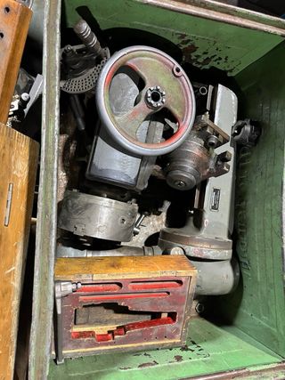 Fresadora con accesorios marca Deckel visu Fagor