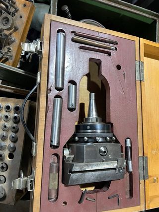 Fresadora con accesorios marca Deckel visu Fagor