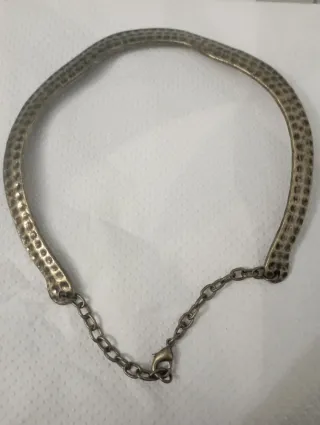 Collar tipo gargantilla dorado y plateado