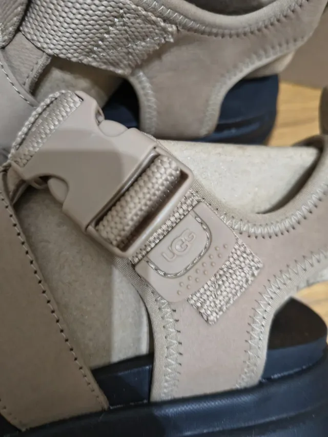 Sandali UGG Donna Tg 37 Nuovi prezzo non trattabil