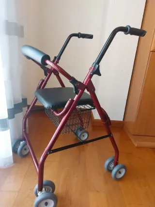 Andador para ancianos con asiento y cesta