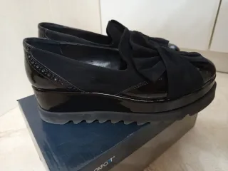 Scarpe nere BORO design con fiocco