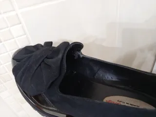 Scarpe nere BORO design con fiocco