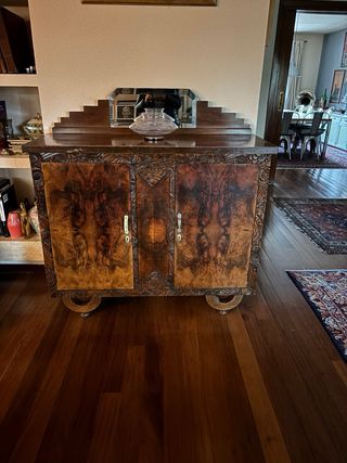 Butacas y armarios antiguos. Art Deco