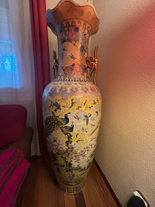 Butacas y armarios antiguos. Art Deco