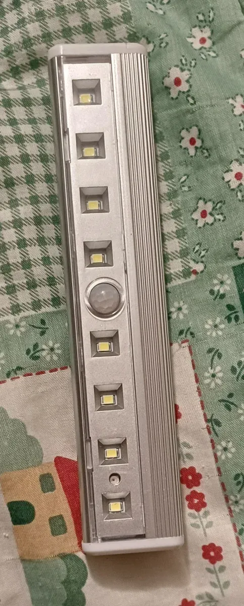 Lámpara con Sensor para interior armario.BUENÍSIMA