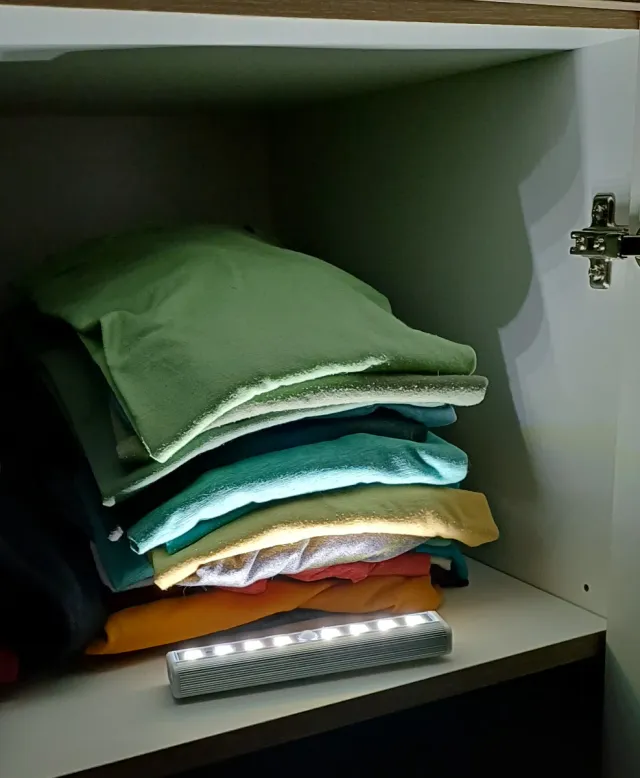 Lámpara con Sensor para interior armario.BUENÍSIMA