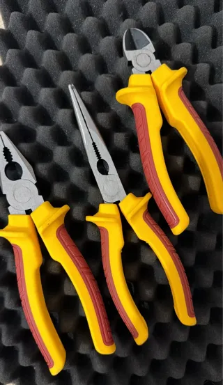 Juego de 3 Alicates Eléctricos 1000V