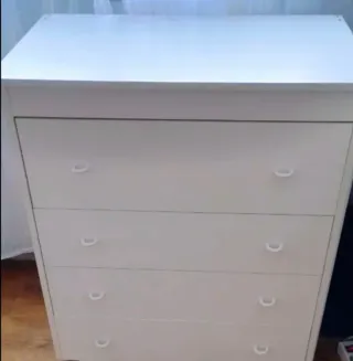 Cómoda cajonera blanca de madera