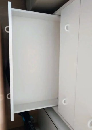 Cómoda cajonera blanca de madera